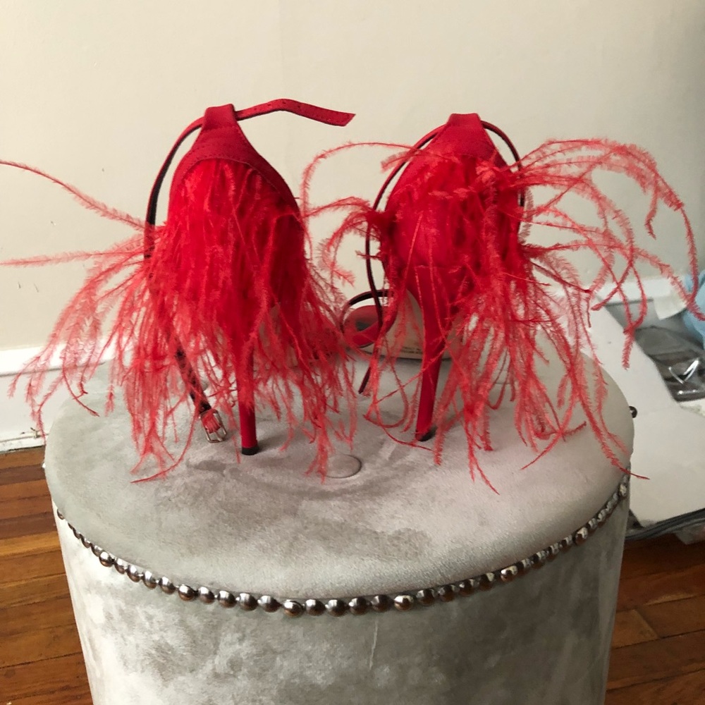 Chase $ Chloe feather heels